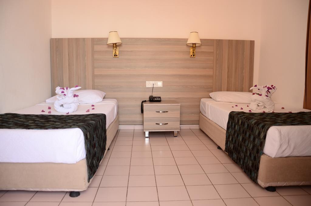 Sun Flower Apart Hotel Side Room photo